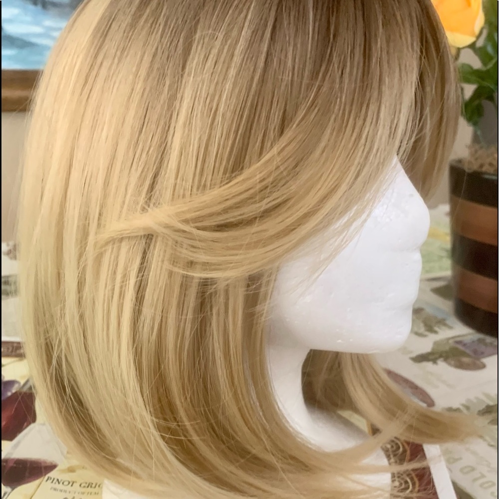 Bob Wig w Carpet Bangs